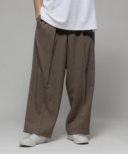 Reflax 功能性材料 寬鬆剪裁 輕鬆條紋西褲