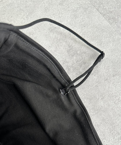 不對稱肩帶帶杯吊帶衫