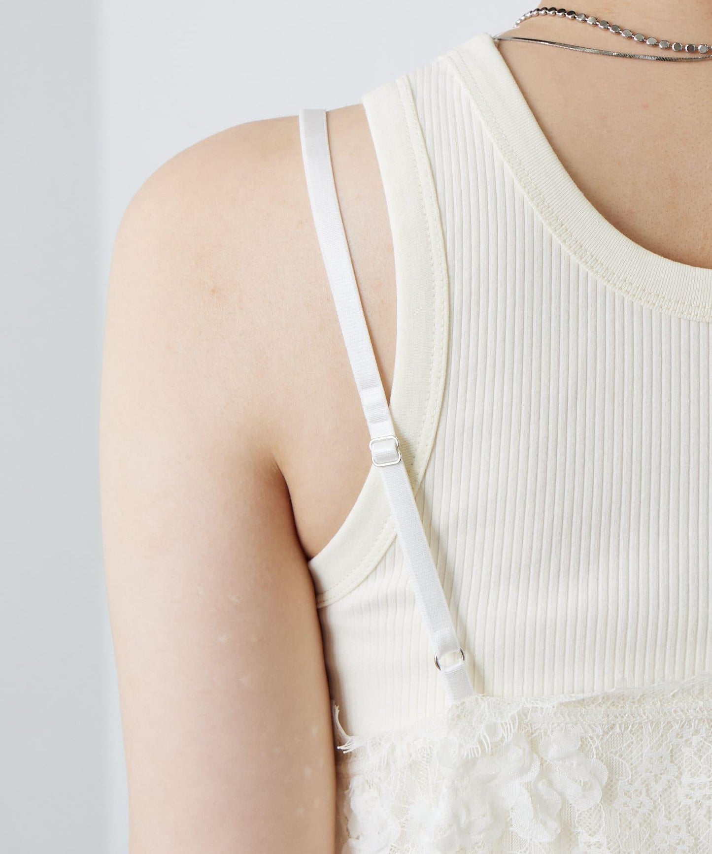 蕾絲V領吊帶長款上衣