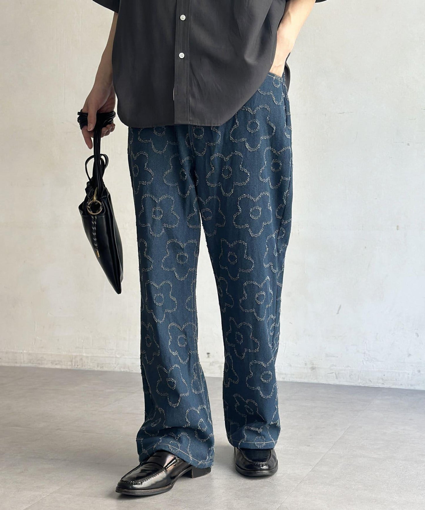 花朵喇叭牛仔褲