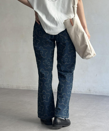 花朵喇叭牛仔褲