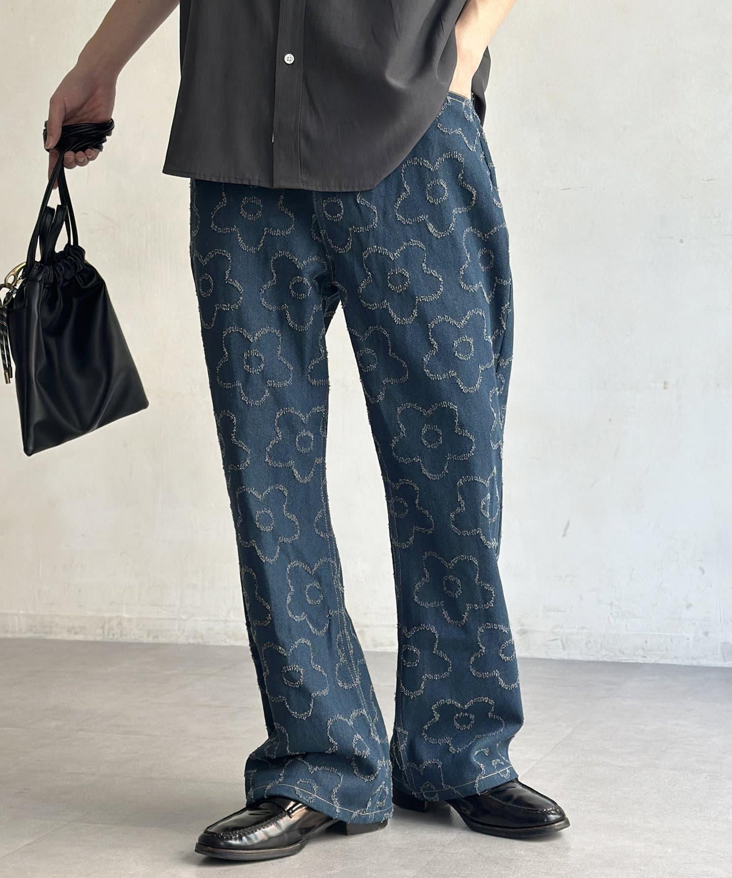 花朵喇叭牛仔褲