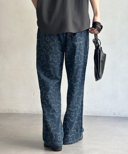 花朵喇叭牛仔褲