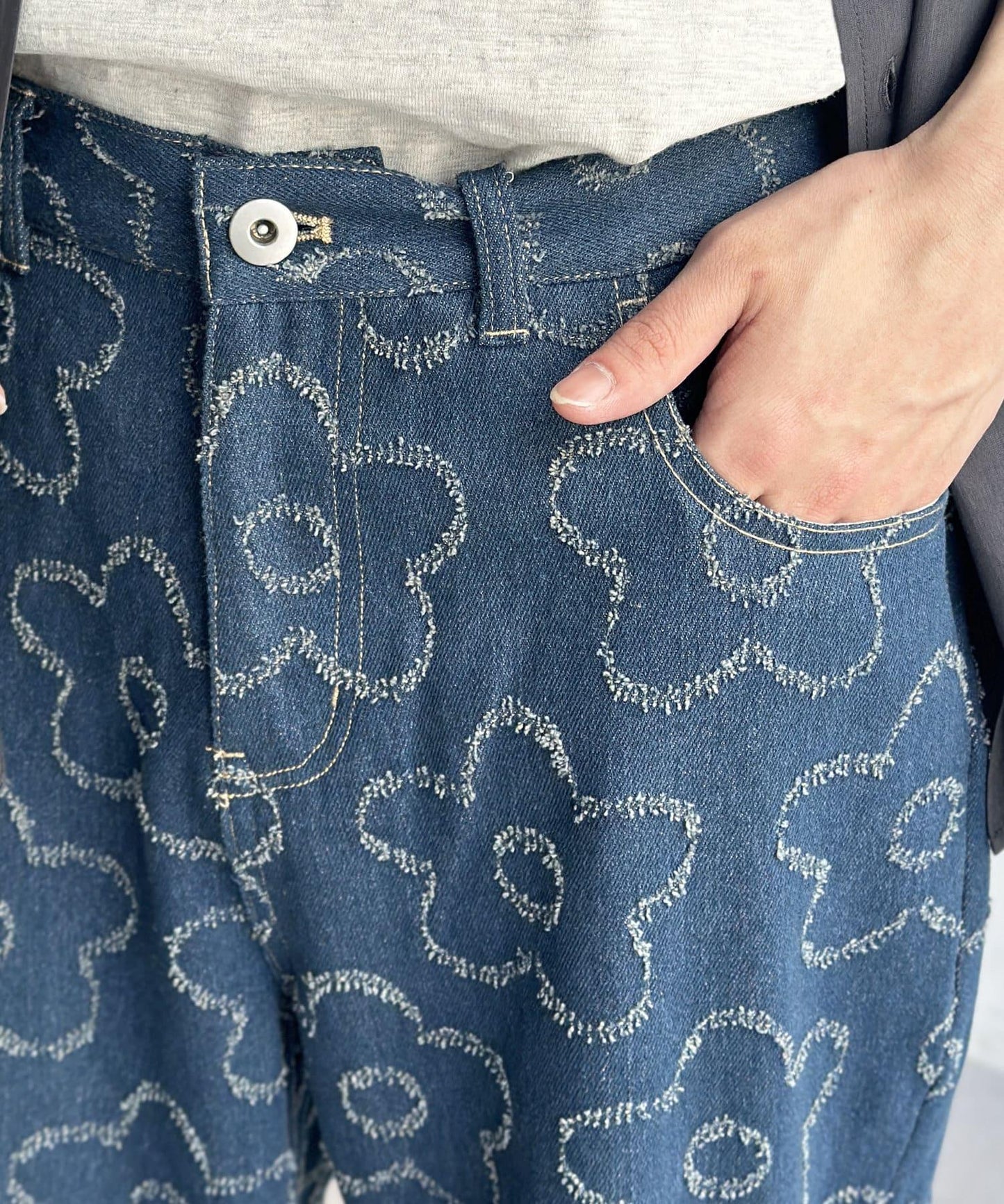 花朵喇叭牛仔褲