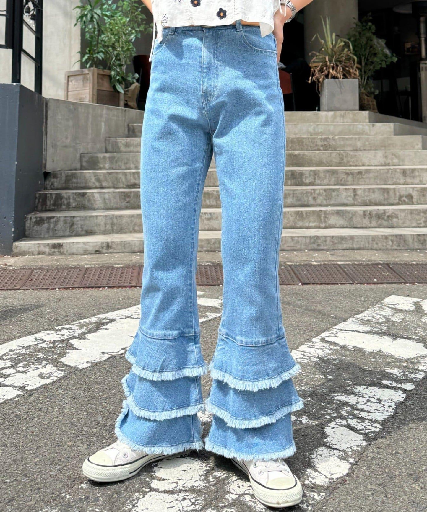 【HELLO.SANFRANCISCO】下襬荷葉邊喇叭牛仔褲