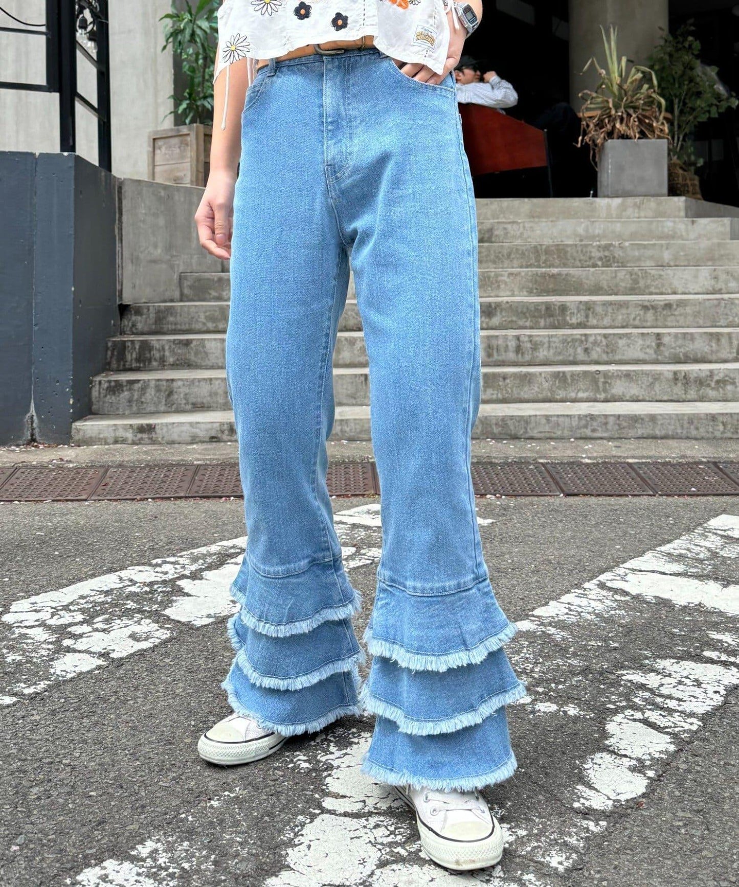 【HELLO.SANFRANCISCO】下襬荷葉邊喇叭牛仔褲