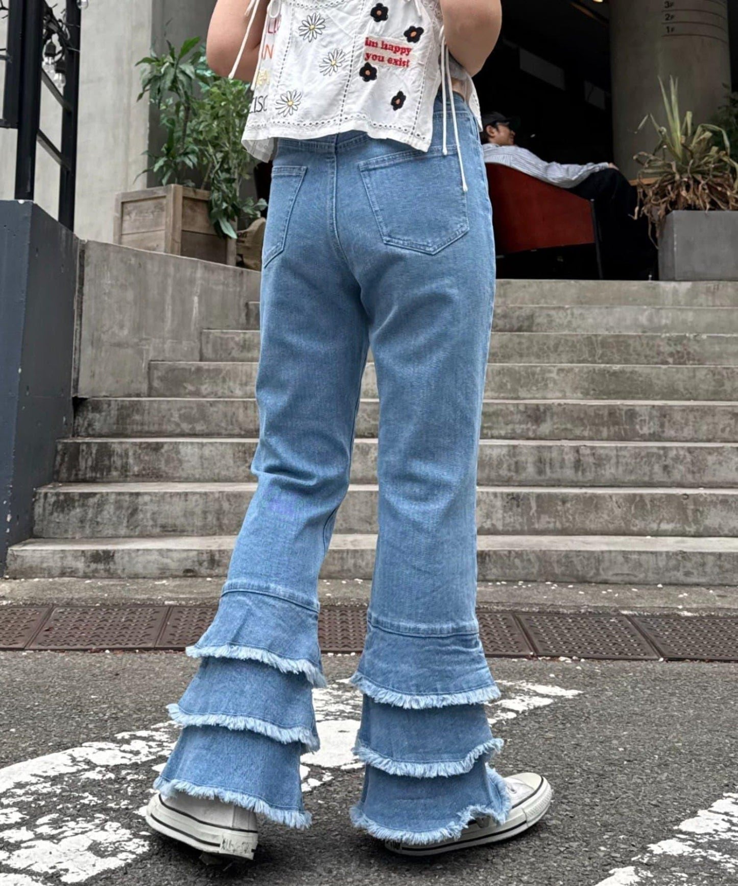 【HELLO.SANFRANCISCO】下襬荷葉邊喇叭牛仔褲