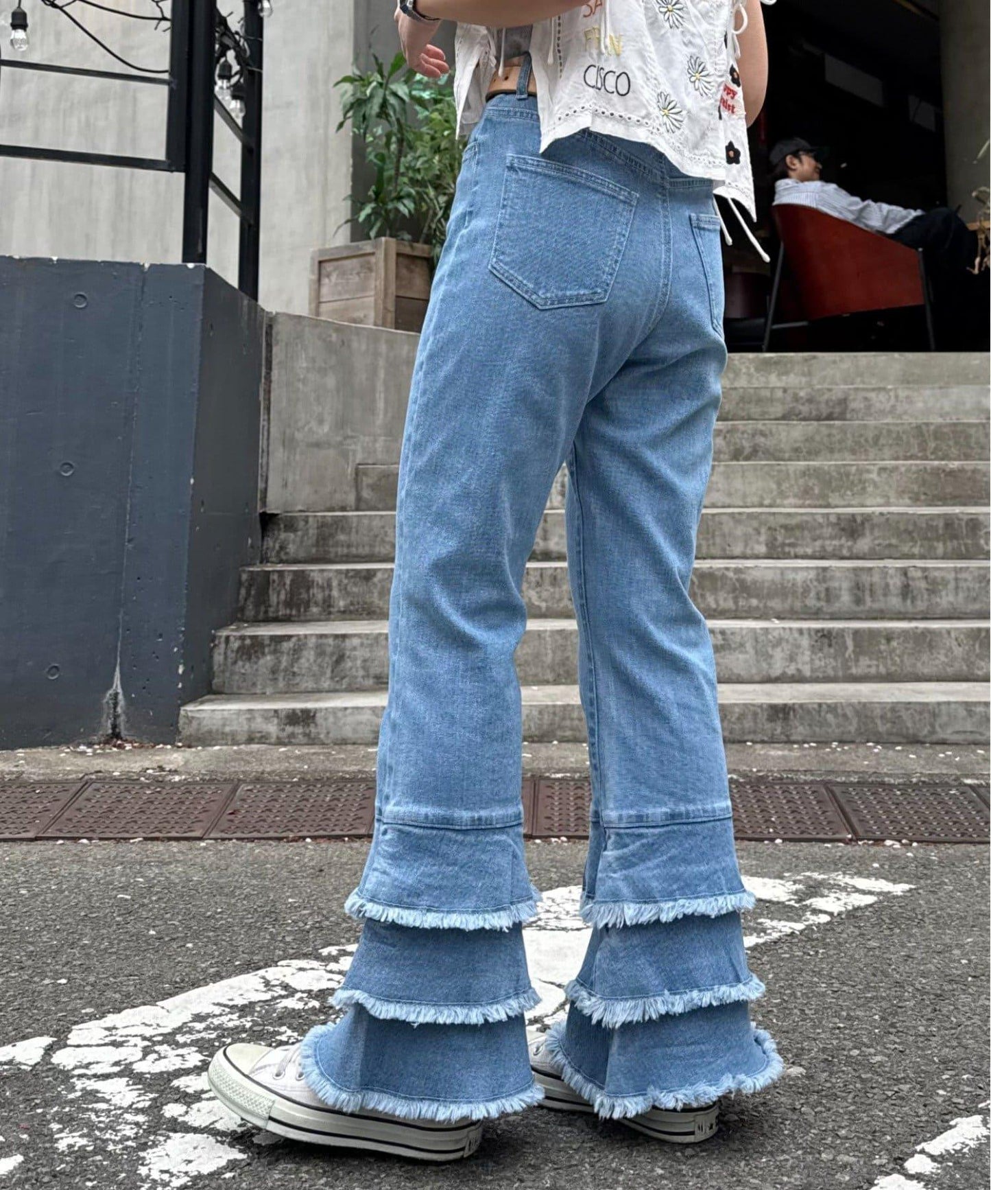 【HELLO.SANFRANCISCO】下襬荷葉邊喇叭牛仔褲