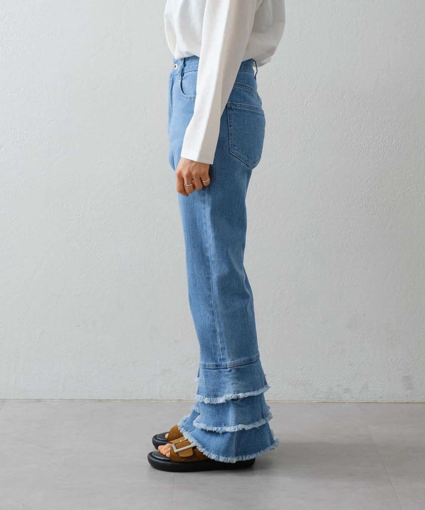 【HELLO.SANFRANCISCO】下襬荷葉邊喇叭牛仔褲