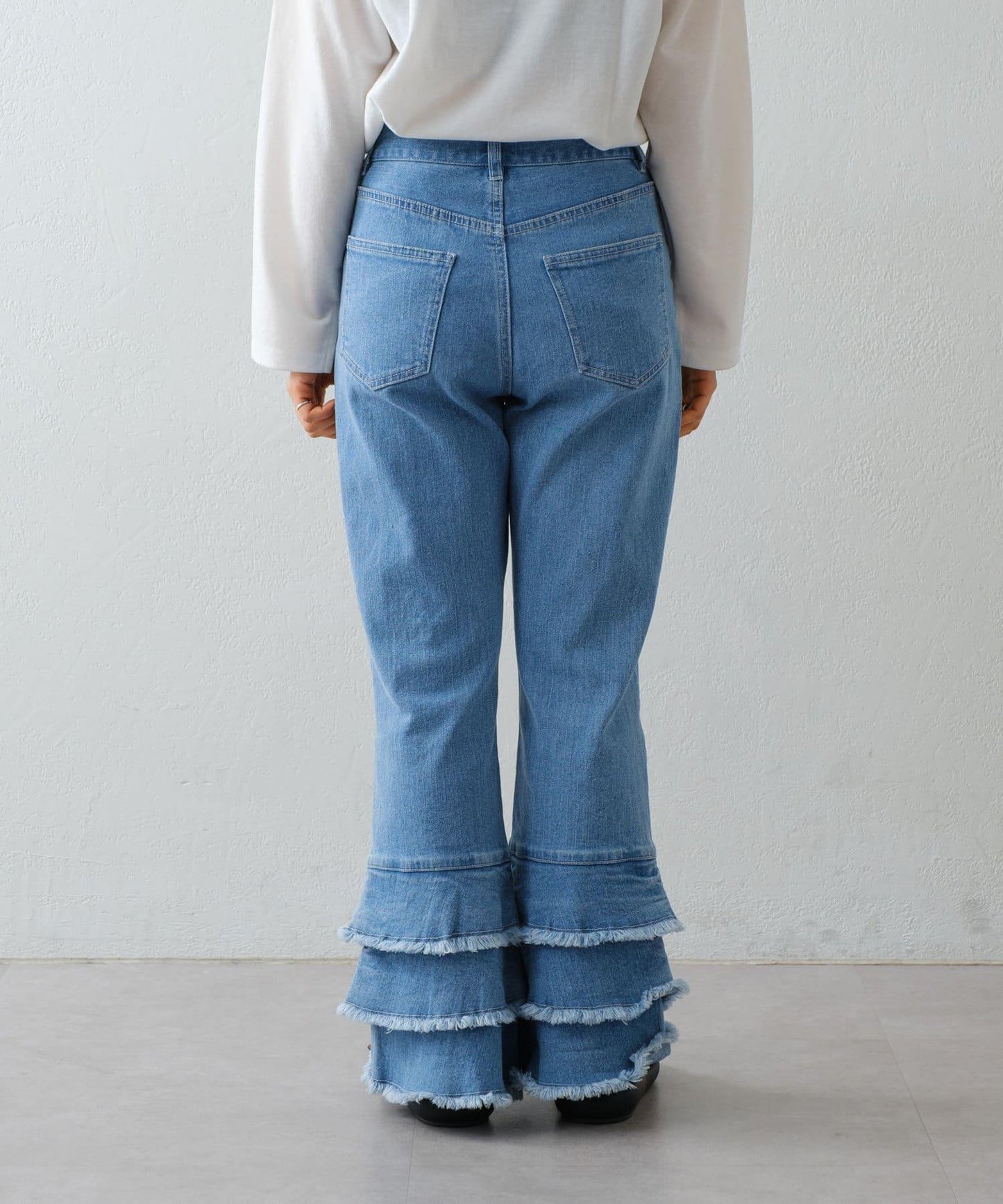 【HELLO.SANFRANCISCO】下襬荷葉邊喇叭牛仔褲