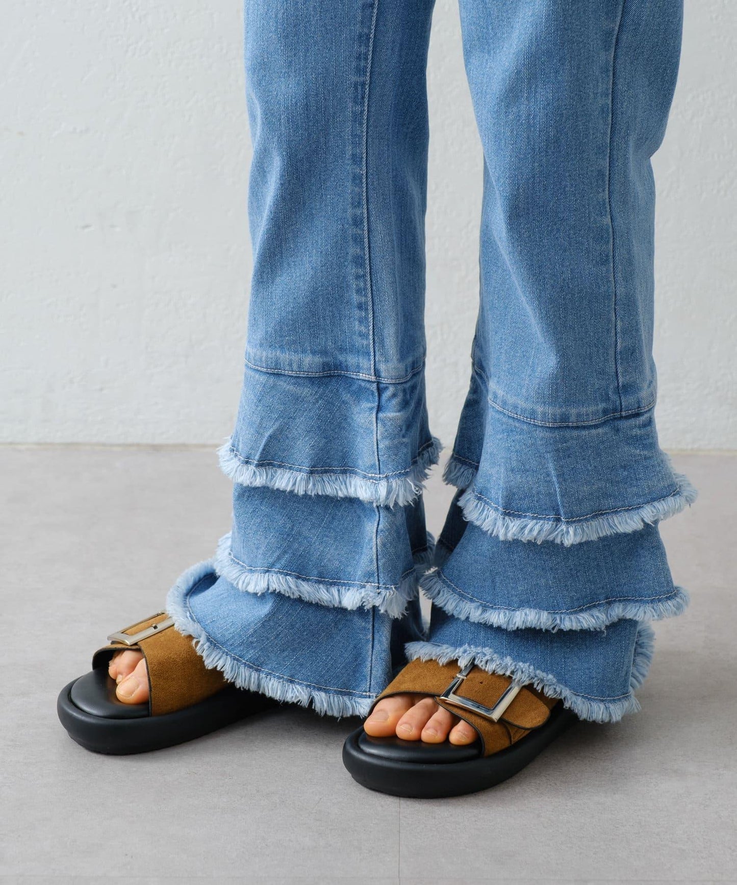 【HELLO.SANFRANCISCO】下襬荷葉邊喇叭牛仔褲