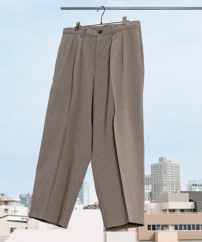 Reflax 功能性材料 寬鬆剪裁 輕鬆條紋西褲