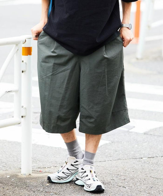 寬鬆款 尼龍 折褶 寬鬆 休閒短褲