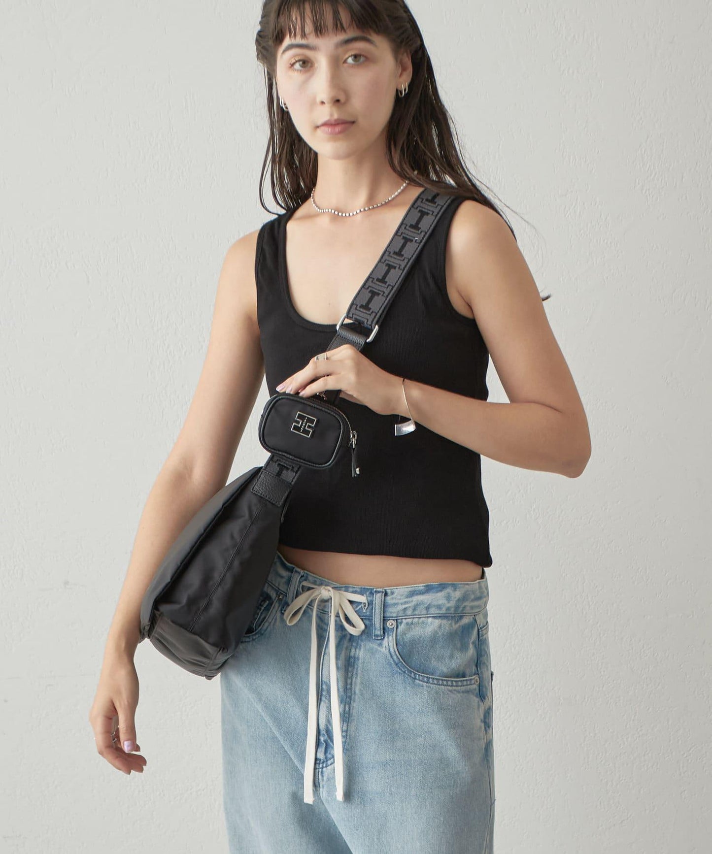 【即將上市】阿爾戈 中號尼龍/鹿皮肩揹包