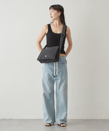 【即將上市】阿爾戈 中號尼龍/鹿皮肩揹包