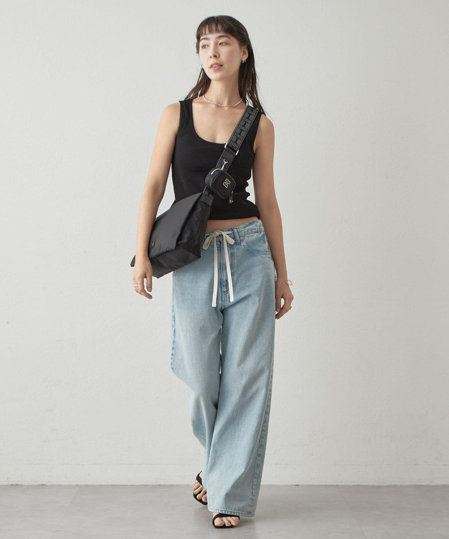 【即將上市】阿爾戈 中號尼龍/鹿皮肩揹包