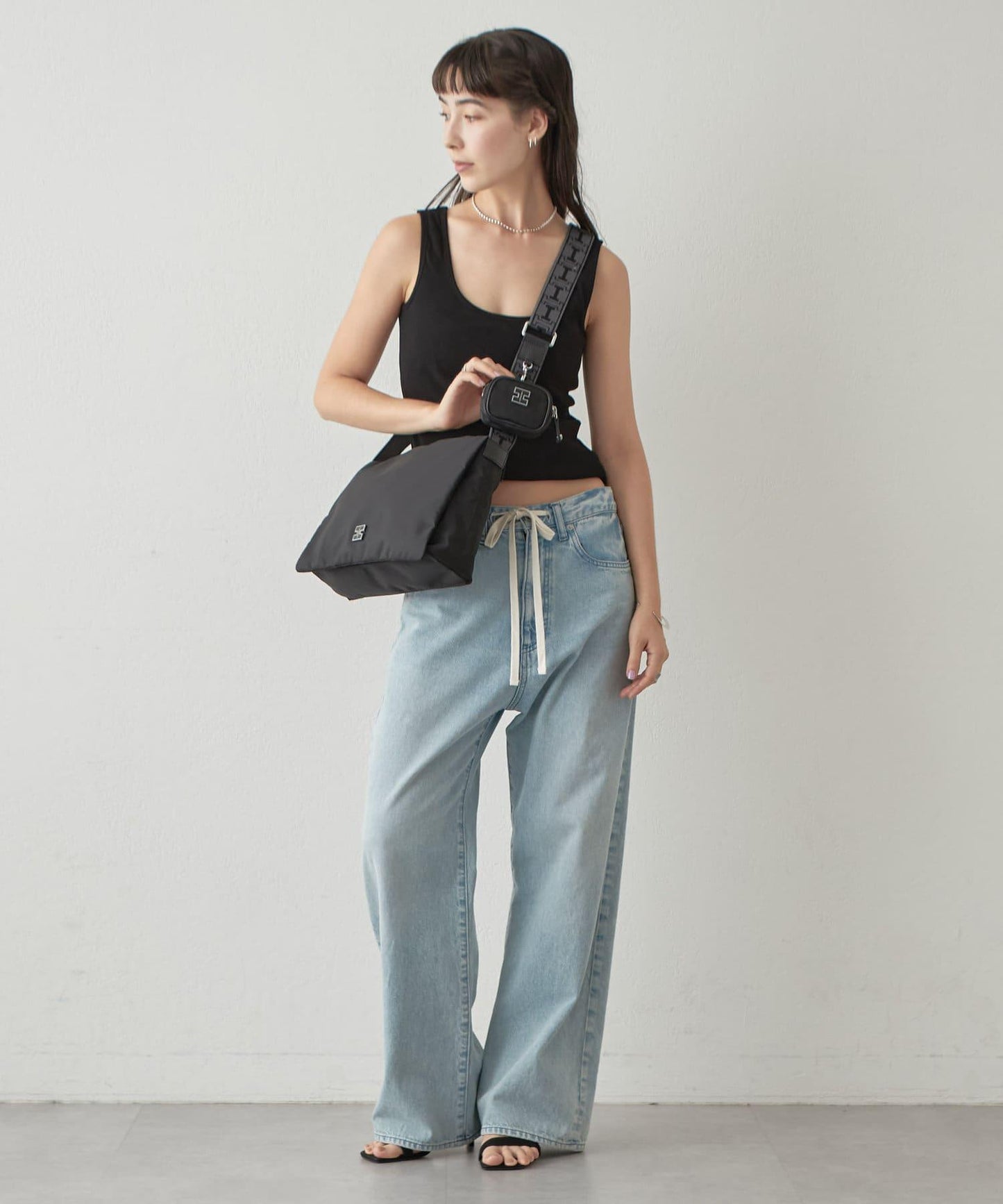 【即將上市】阿爾戈 中號尼龍/鹿皮肩揹包