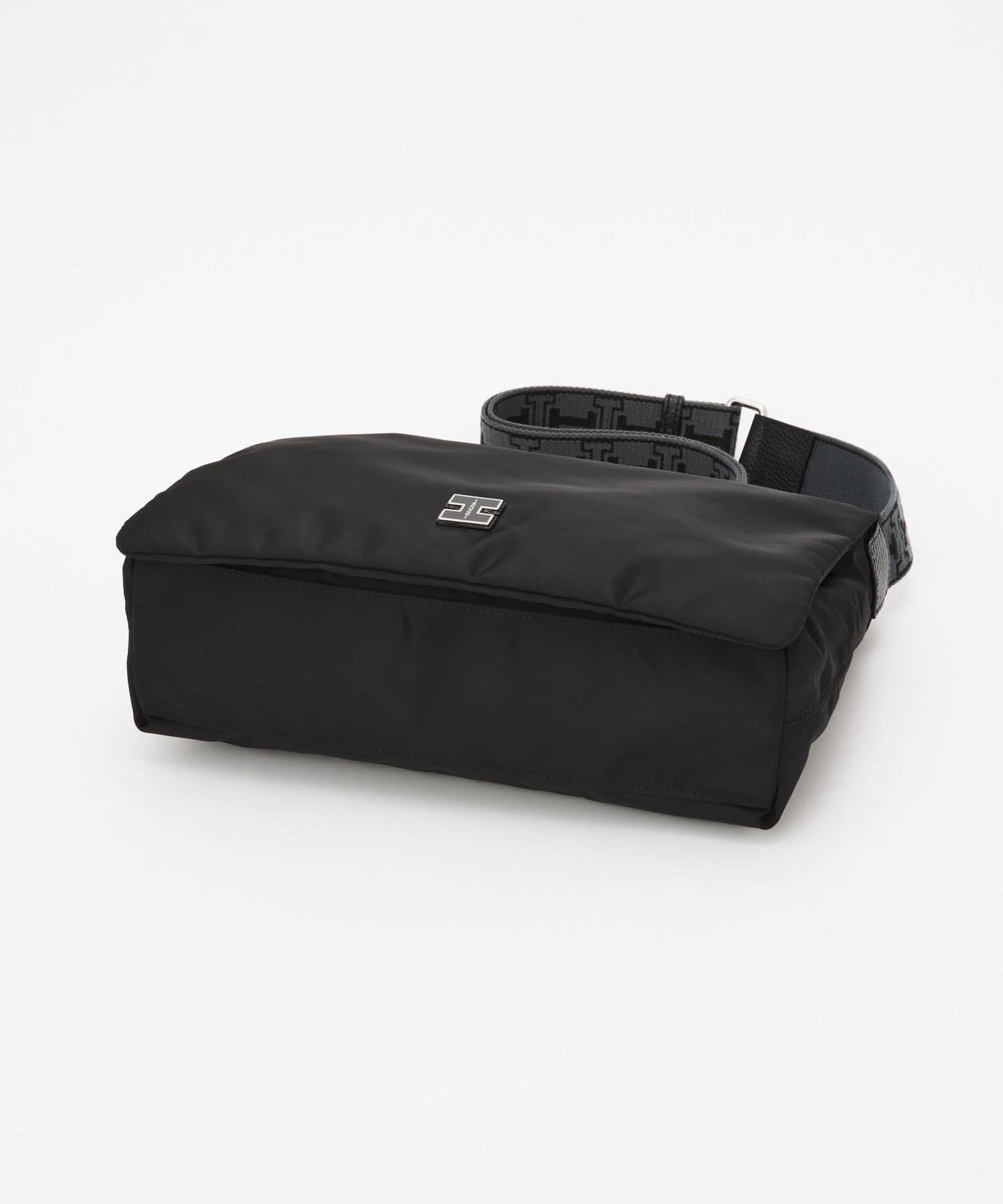 【即將上市】阿爾戈 中號尼龍/鹿皮肩揹包