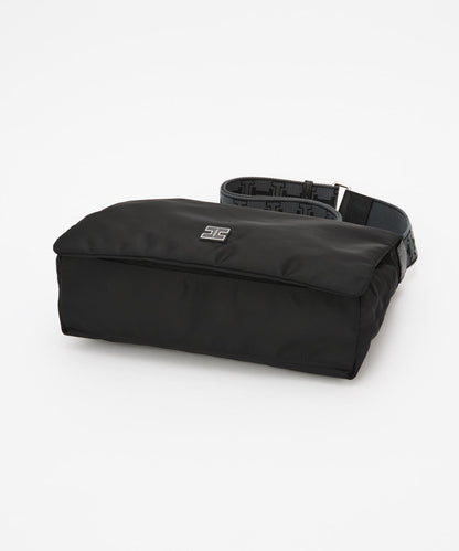 【即將上市】阿爾戈 中號尼龍/鹿皮肩揹包