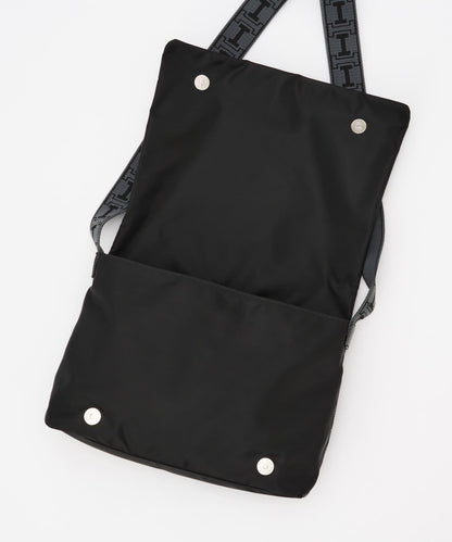 【即將上市】阿爾戈 中號尼龍/鹿皮肩揹包