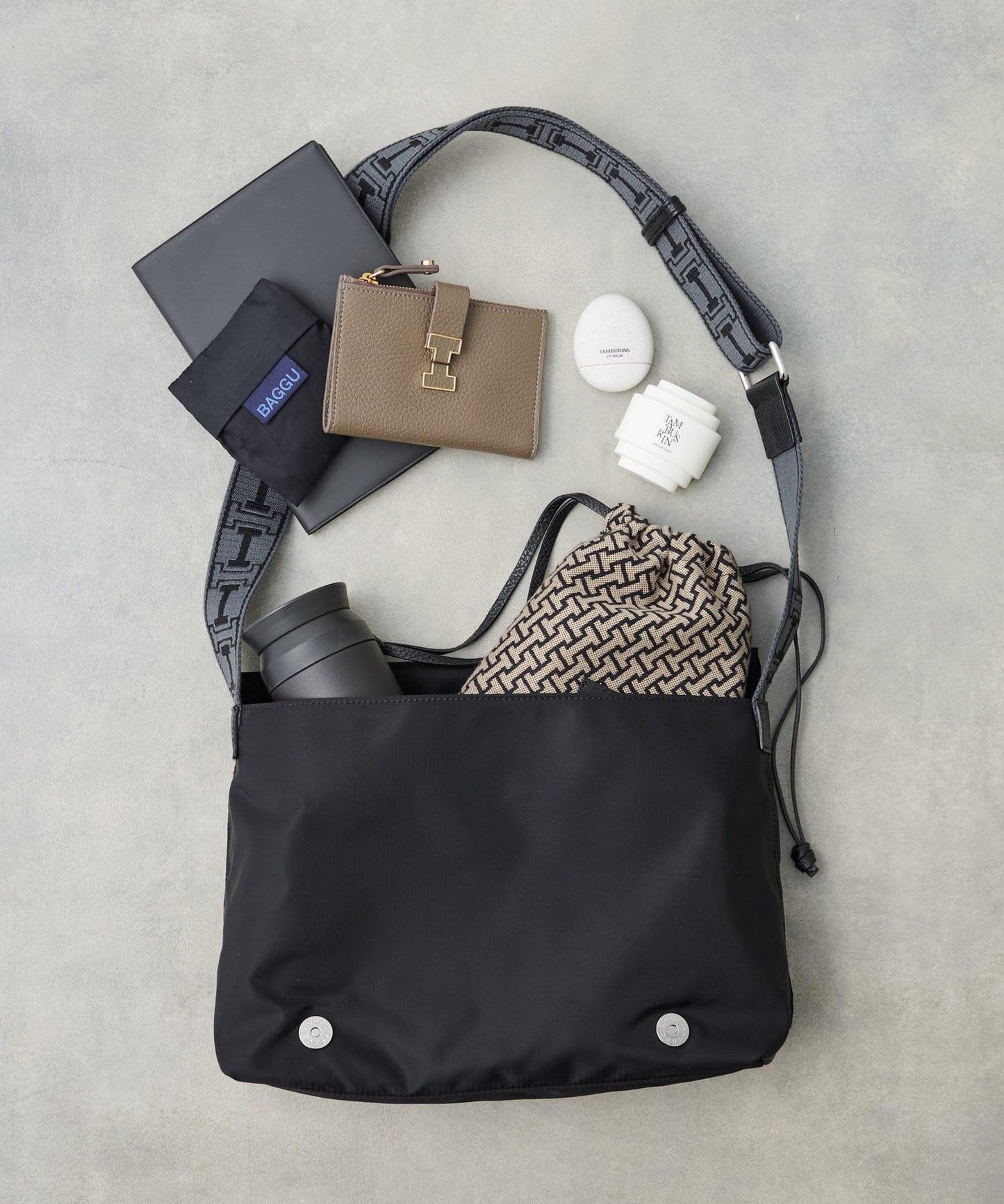 【即將上市】阿爾戈 中號尼龍/鹿皮肩揹包