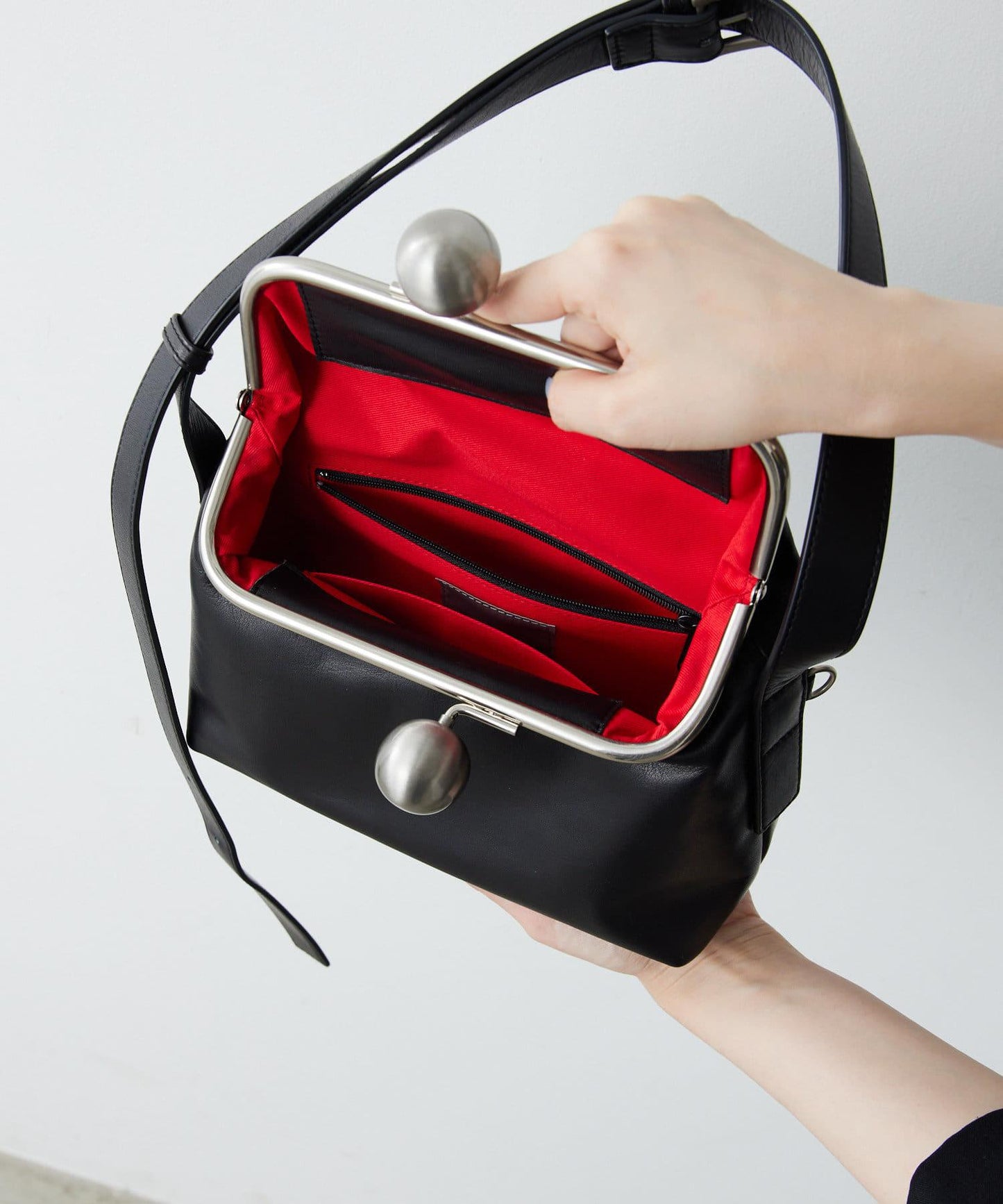 【kawa-kawa(卡哇卡哇)】NO1508口袋包/肩揹包