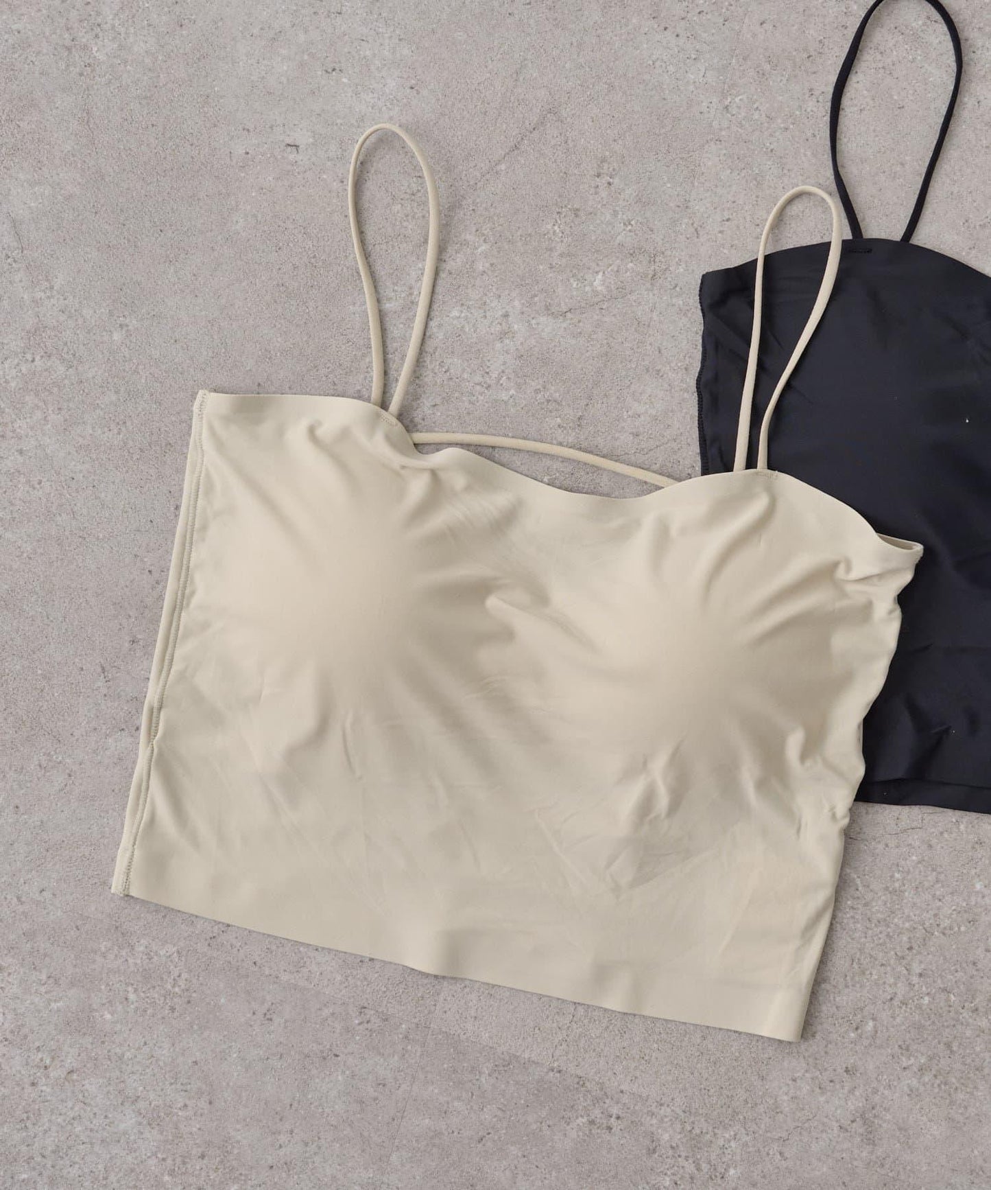 【SNS熱門！】無縫背部開口吊帶背心