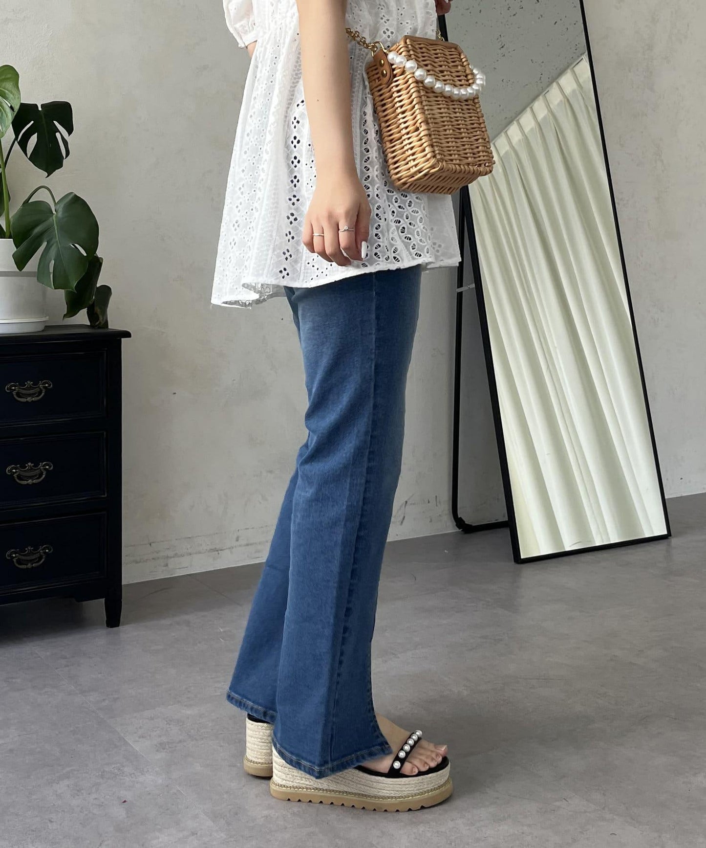 中高腰開叉彈力喇叭牛仔褲