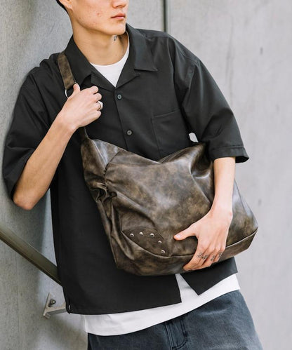 皮質圓形鉚釘肩揹包