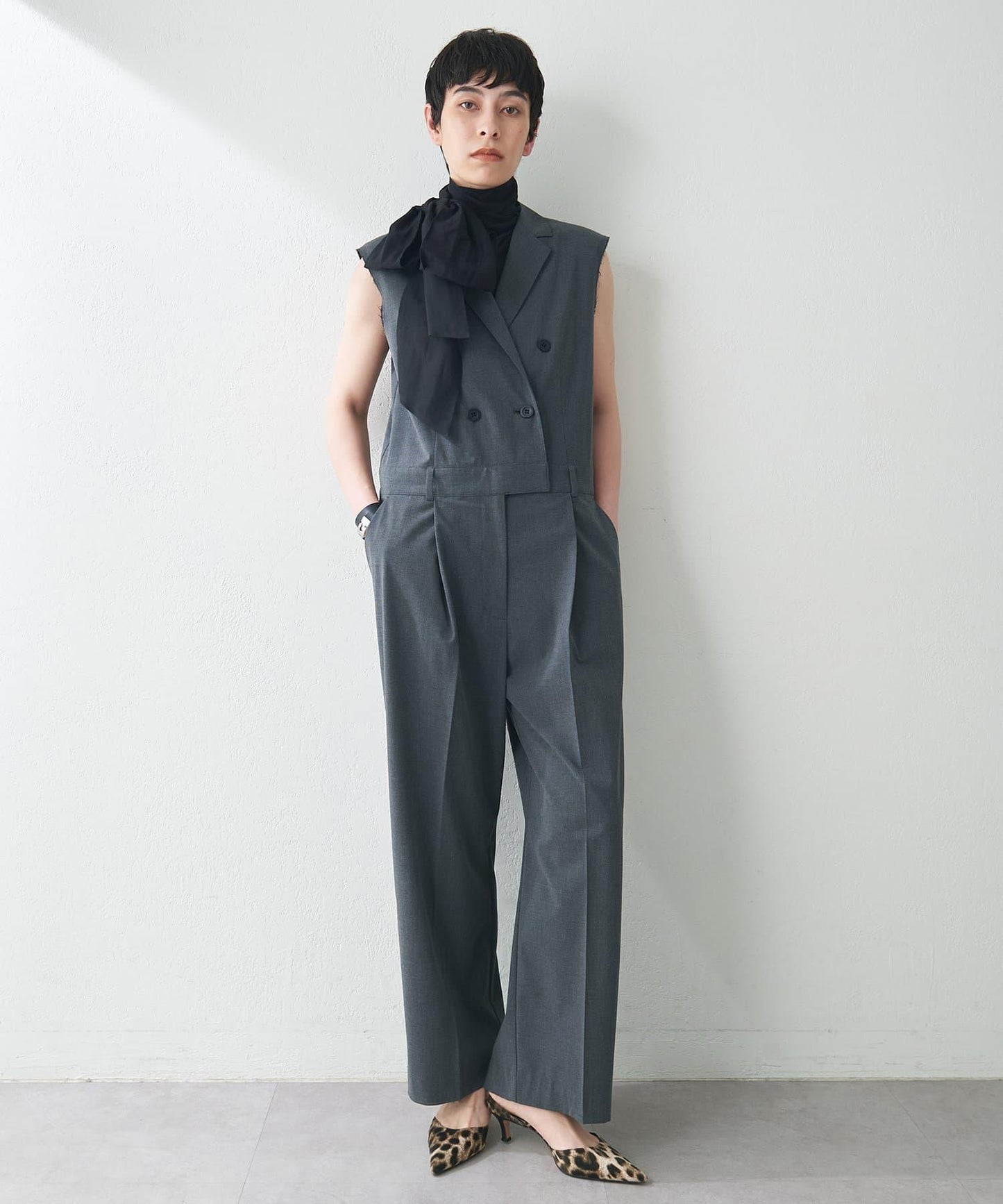 ＜網紅合作＞【THE PAUSE】領無袖連體褲服