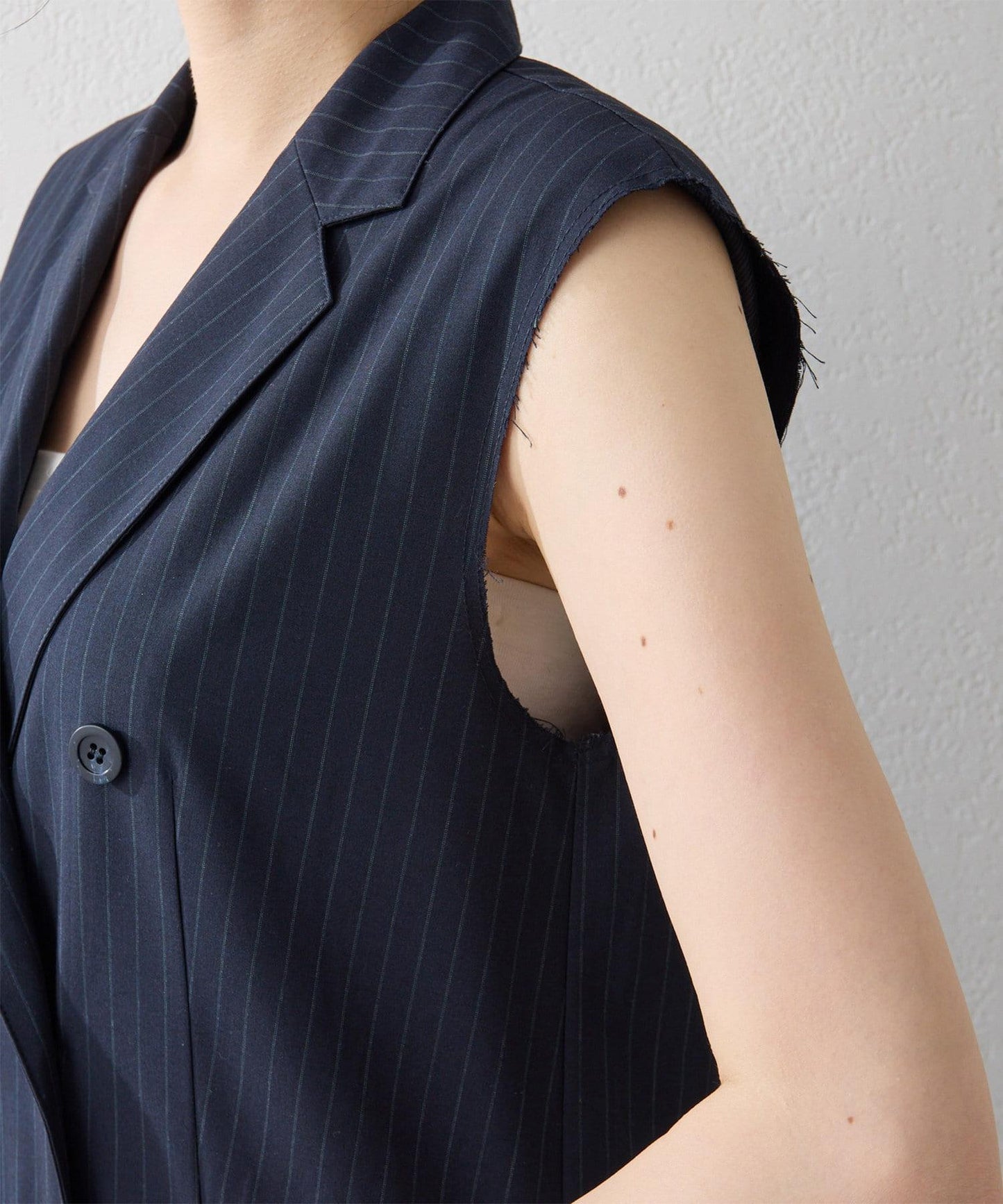 ＜網紅合作＞【THE PAUSE】領無袖連體褲服