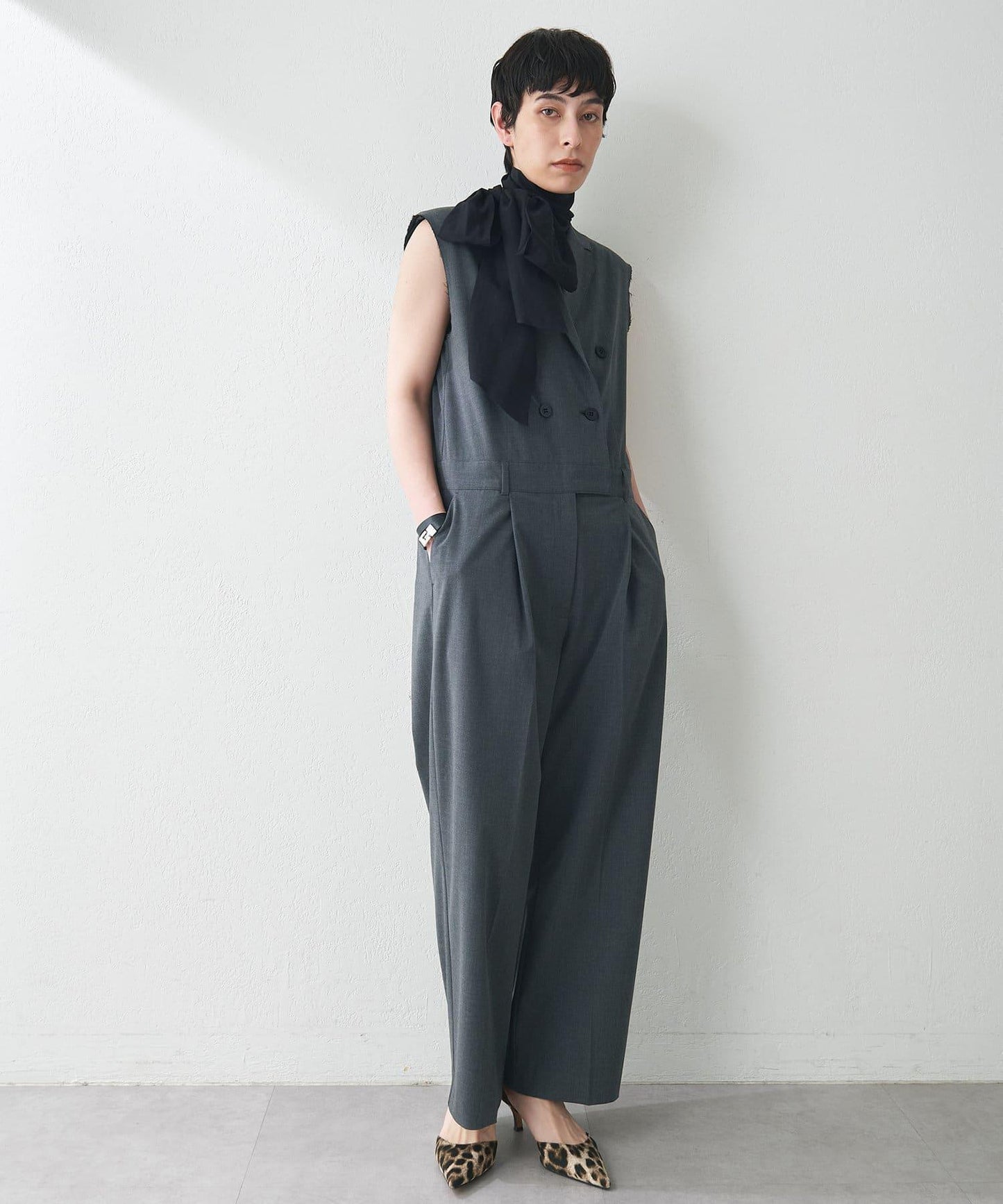 ＜網紅合作＞【THE PAUSE】領無袖連體褲服