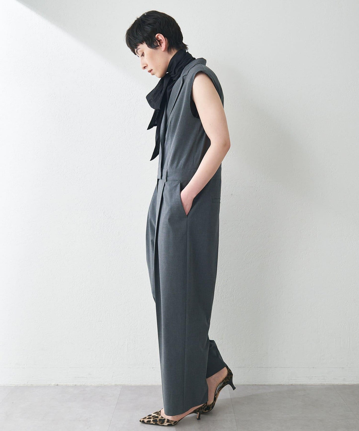 ＜網紅合作＞【THE PAUSE】領無袖連體褲服