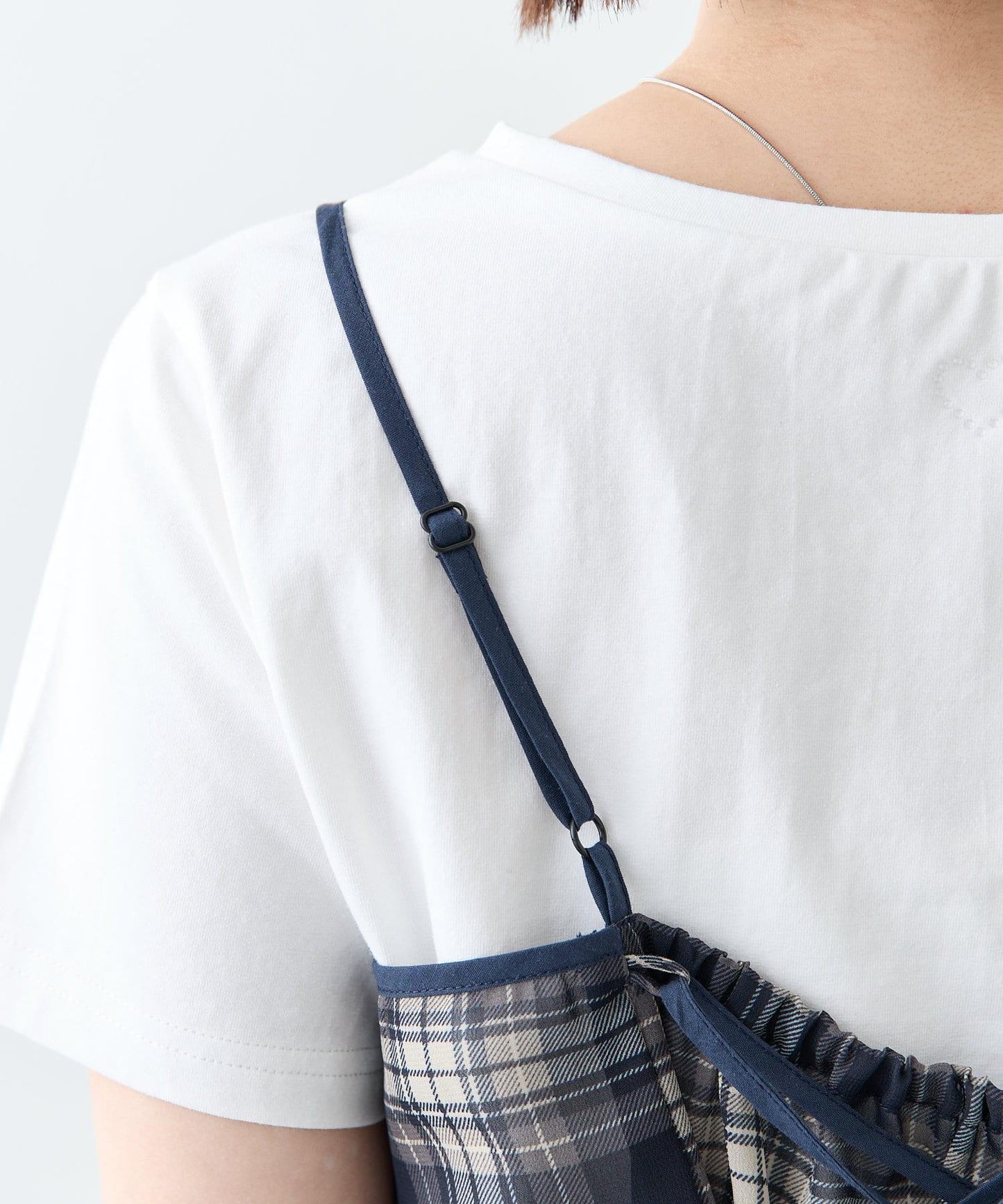 格紋荷葉邊吊帶衫