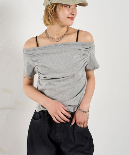 荷葉邊露肩短袖上衣