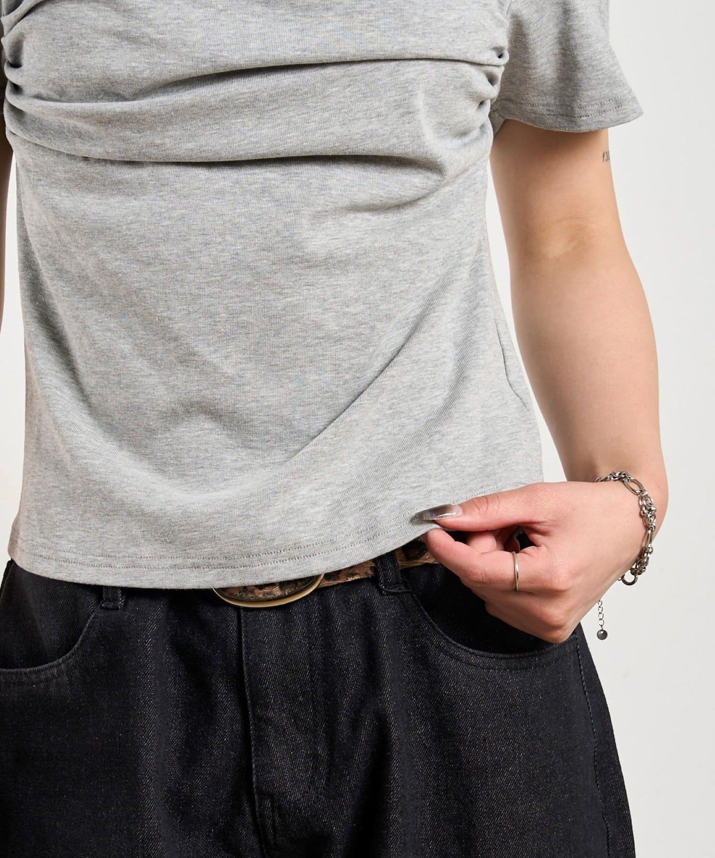 荷葉邊露肩短袖上衣