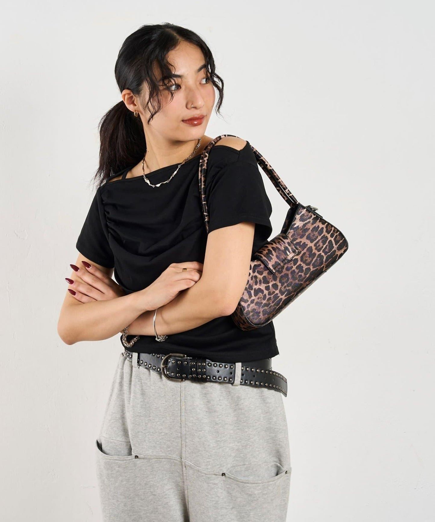 荷葉邊露肩短袖上衣