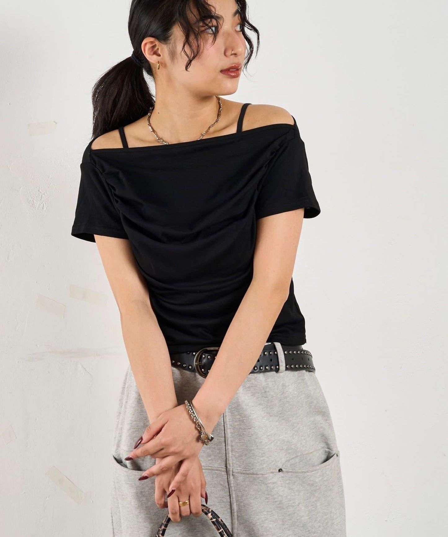 荷葉邊露肩短袖上衣