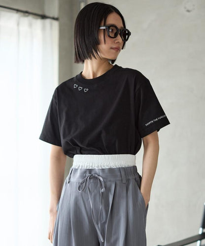 有機棉 心形 標誌刺繡T恤 / 圓領 單點標誌 刺繡短袖T恤