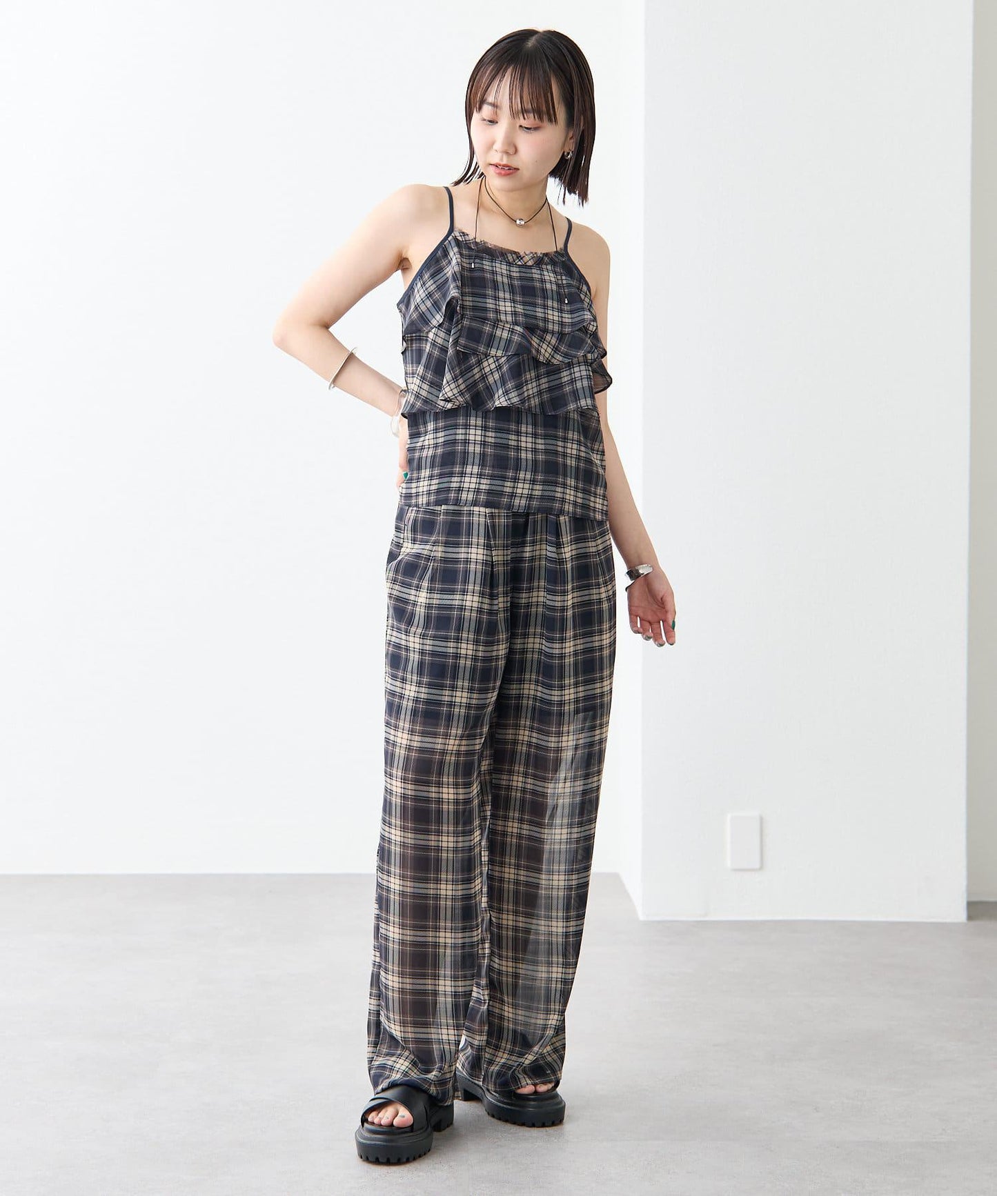 格紋荷葉邊吊帶衫