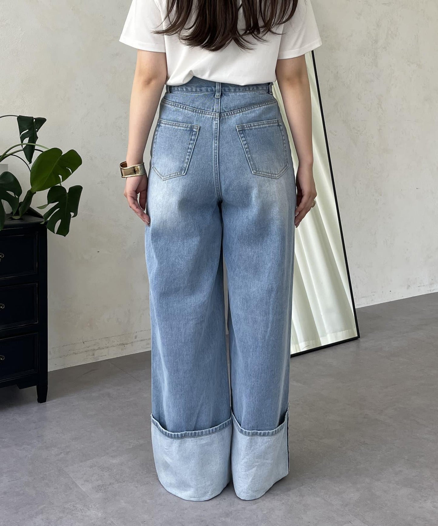 卷邊寬鬆牛仔褲