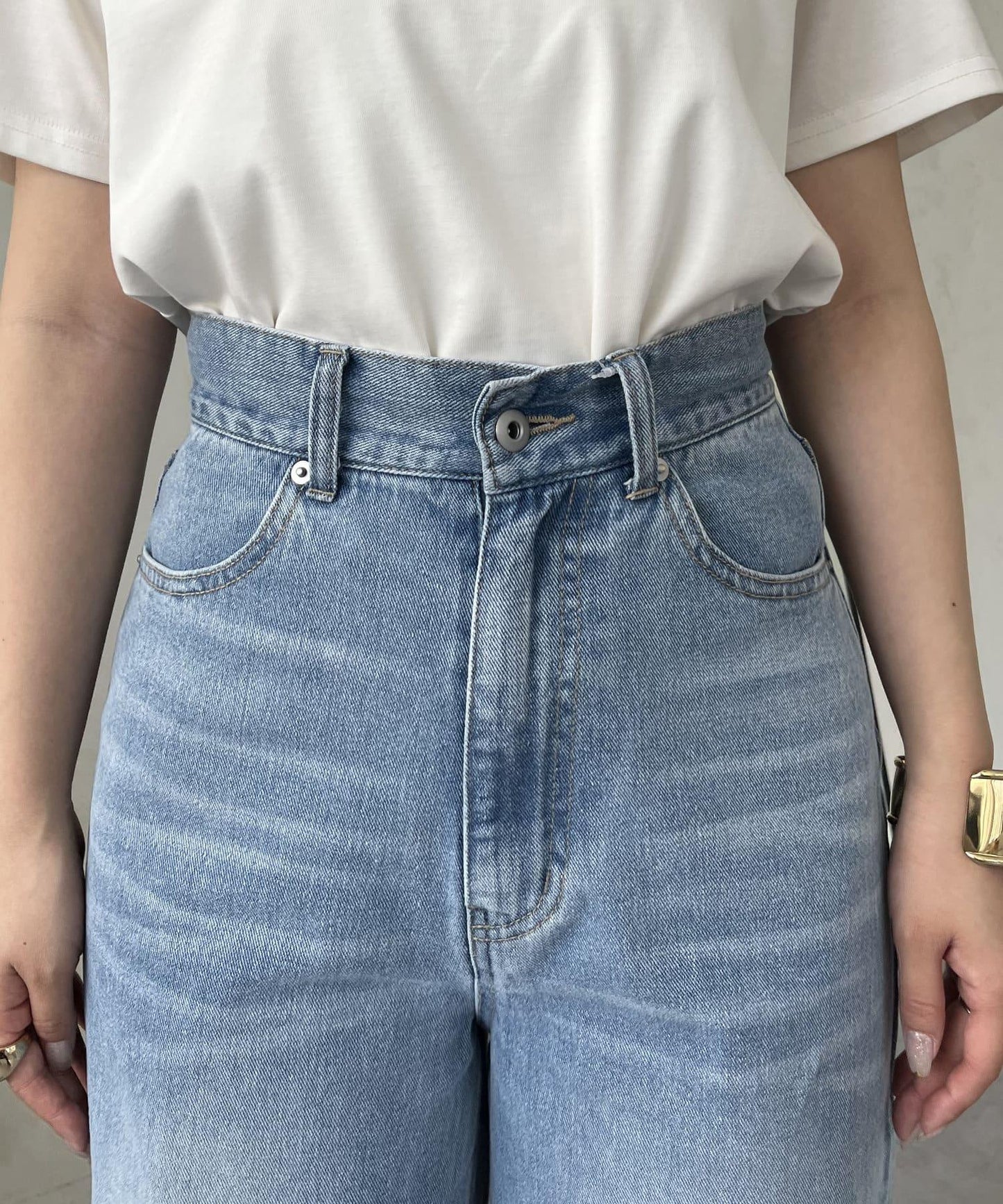 卷邊寬鬆牛仔褲