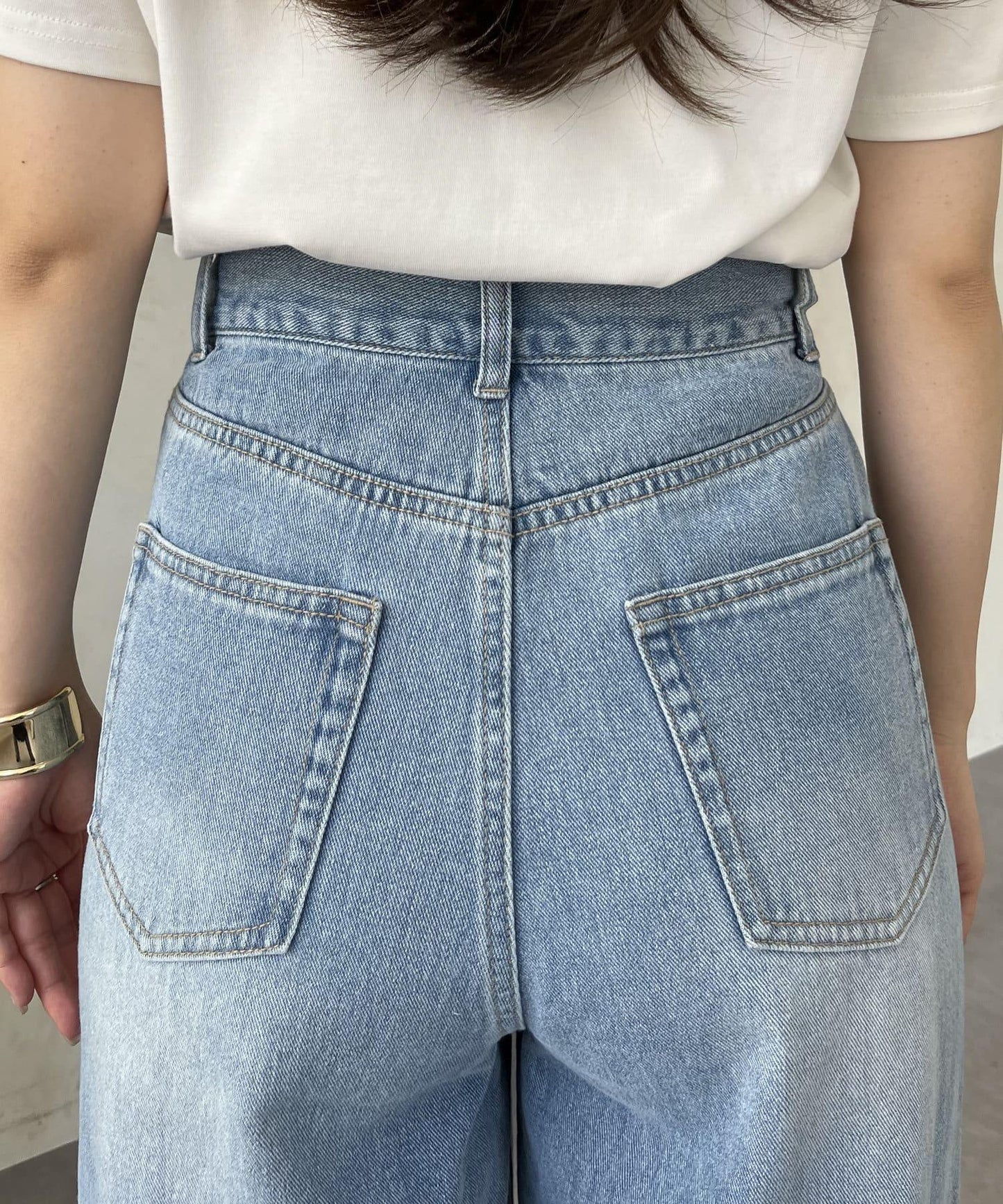 卷邊寬鬆牛仔褲