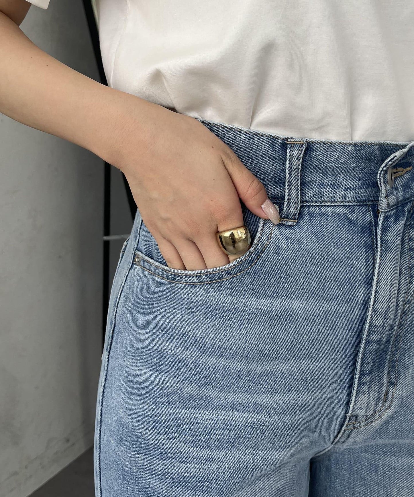 卷邊寬鬆牛仔褲