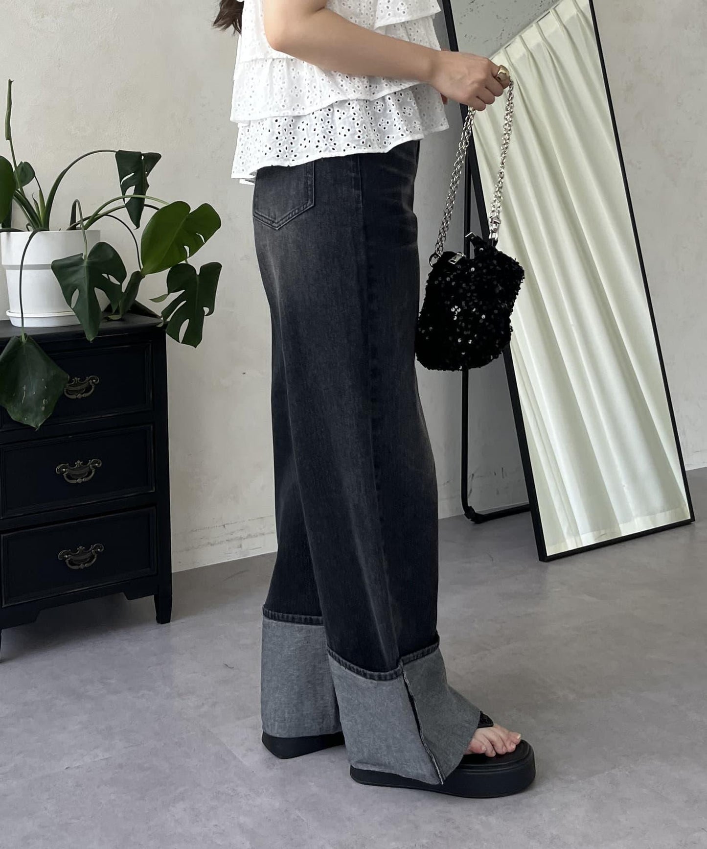 卷邊寬鬆牛仔褲