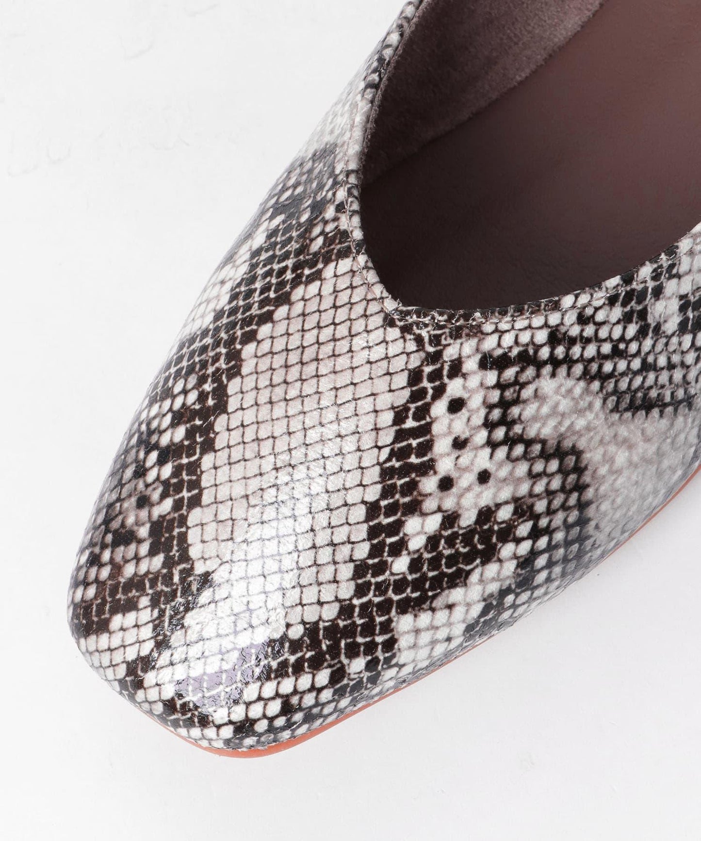 方頭V口平底鞋