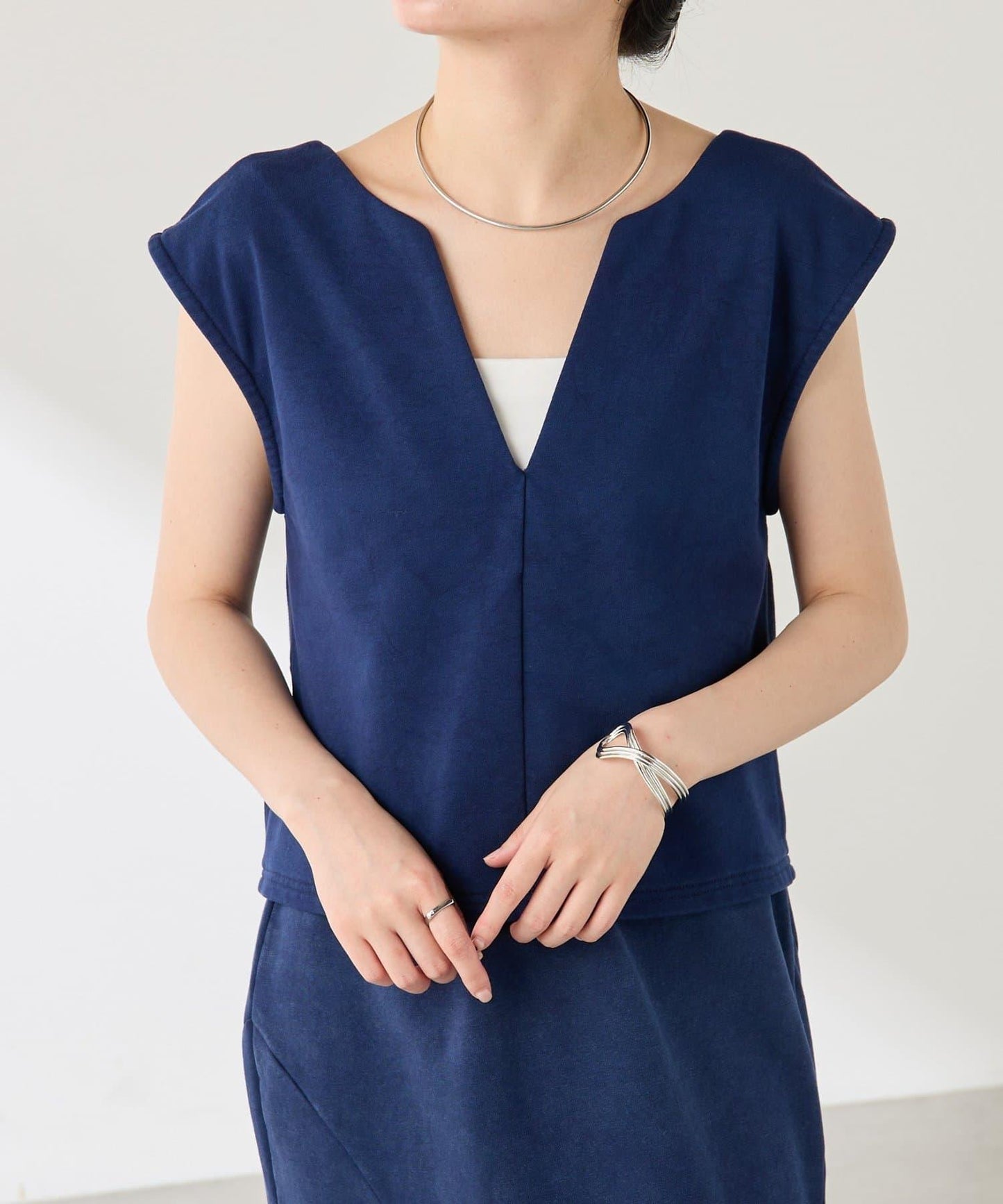 【前後兩種穿法】Q.anos 扭結款背心