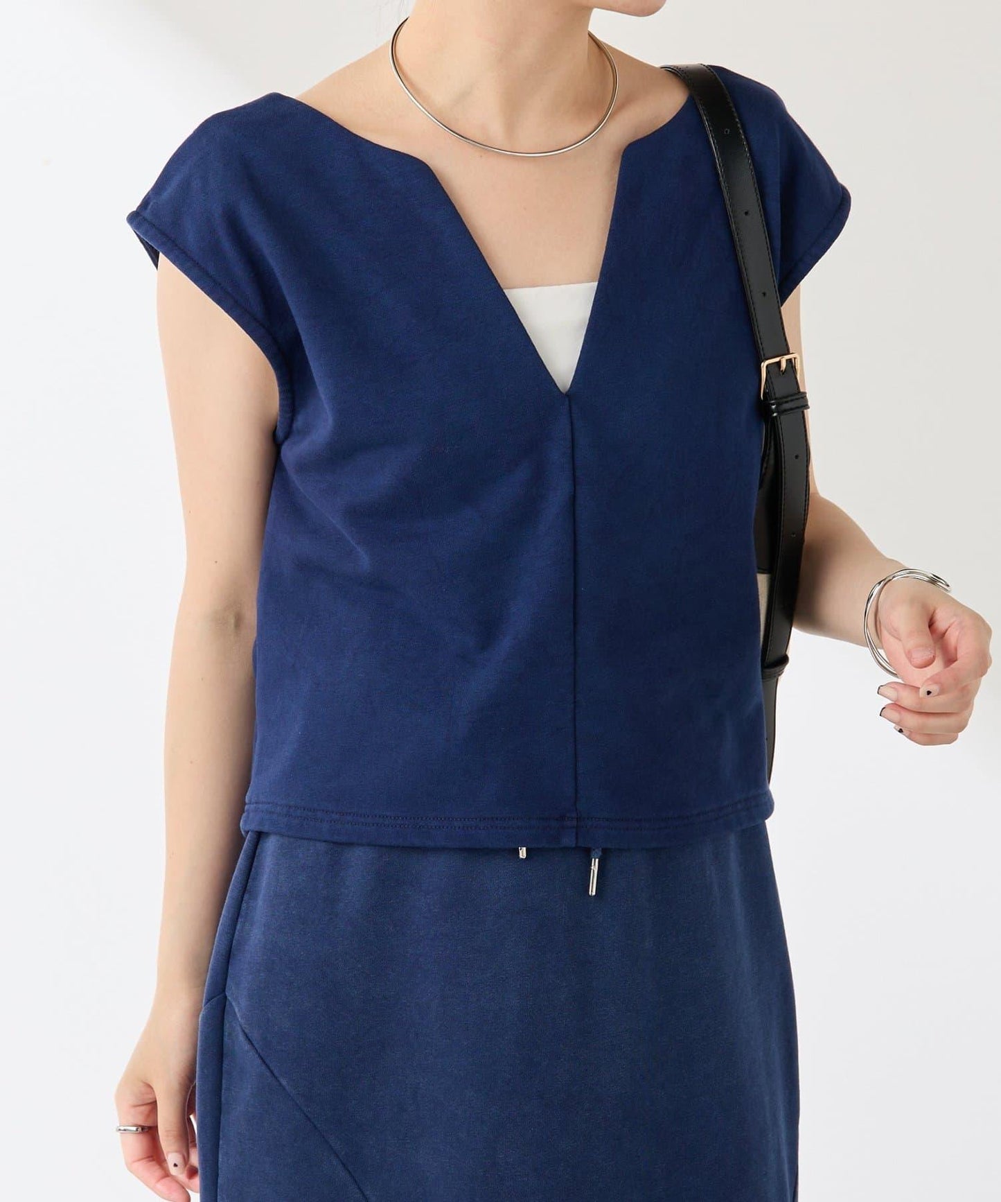 【前後兩種穿法】Q.anos 扭結款背心