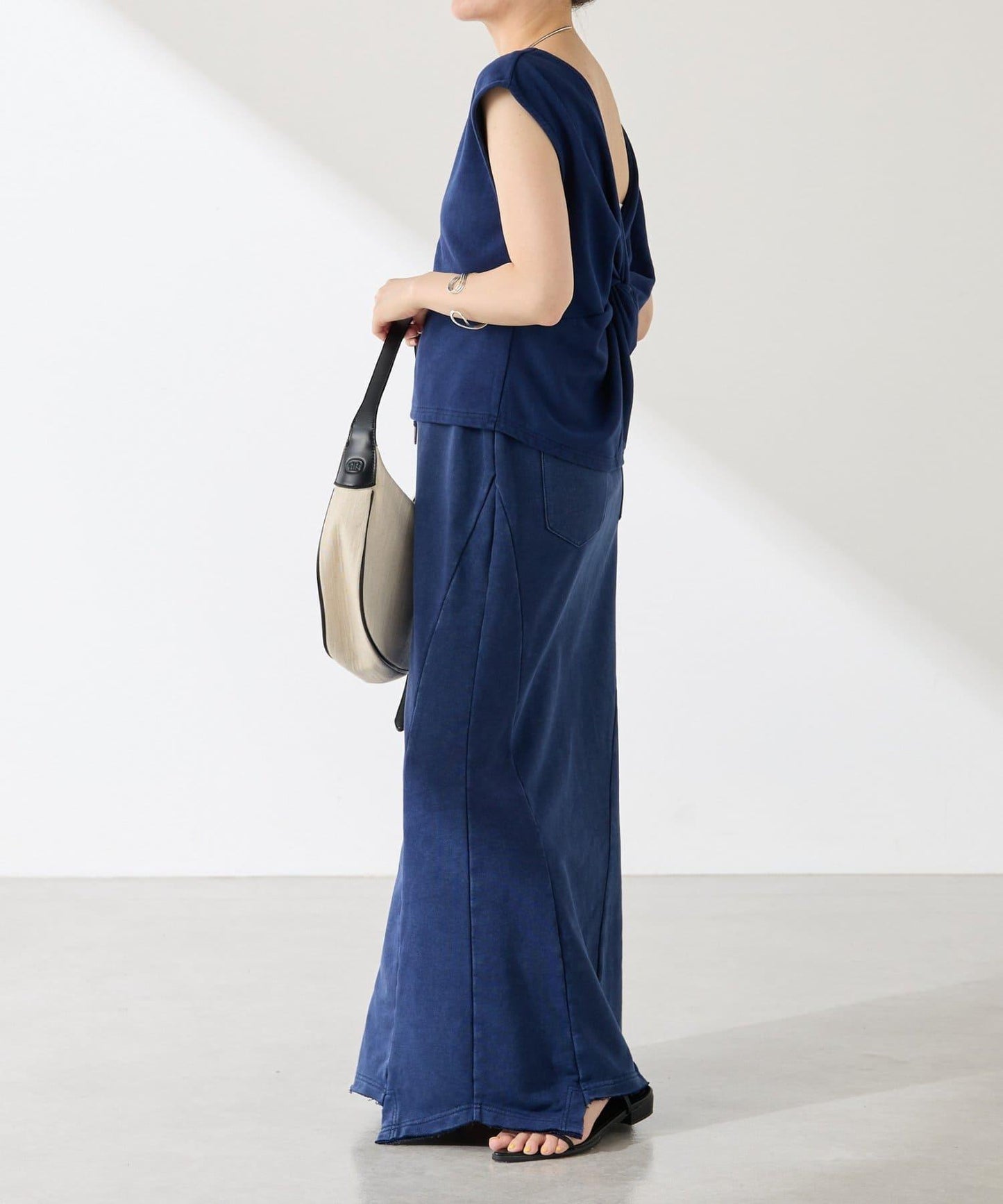 【前後兩種穿法】Q.anos 扭結款背心