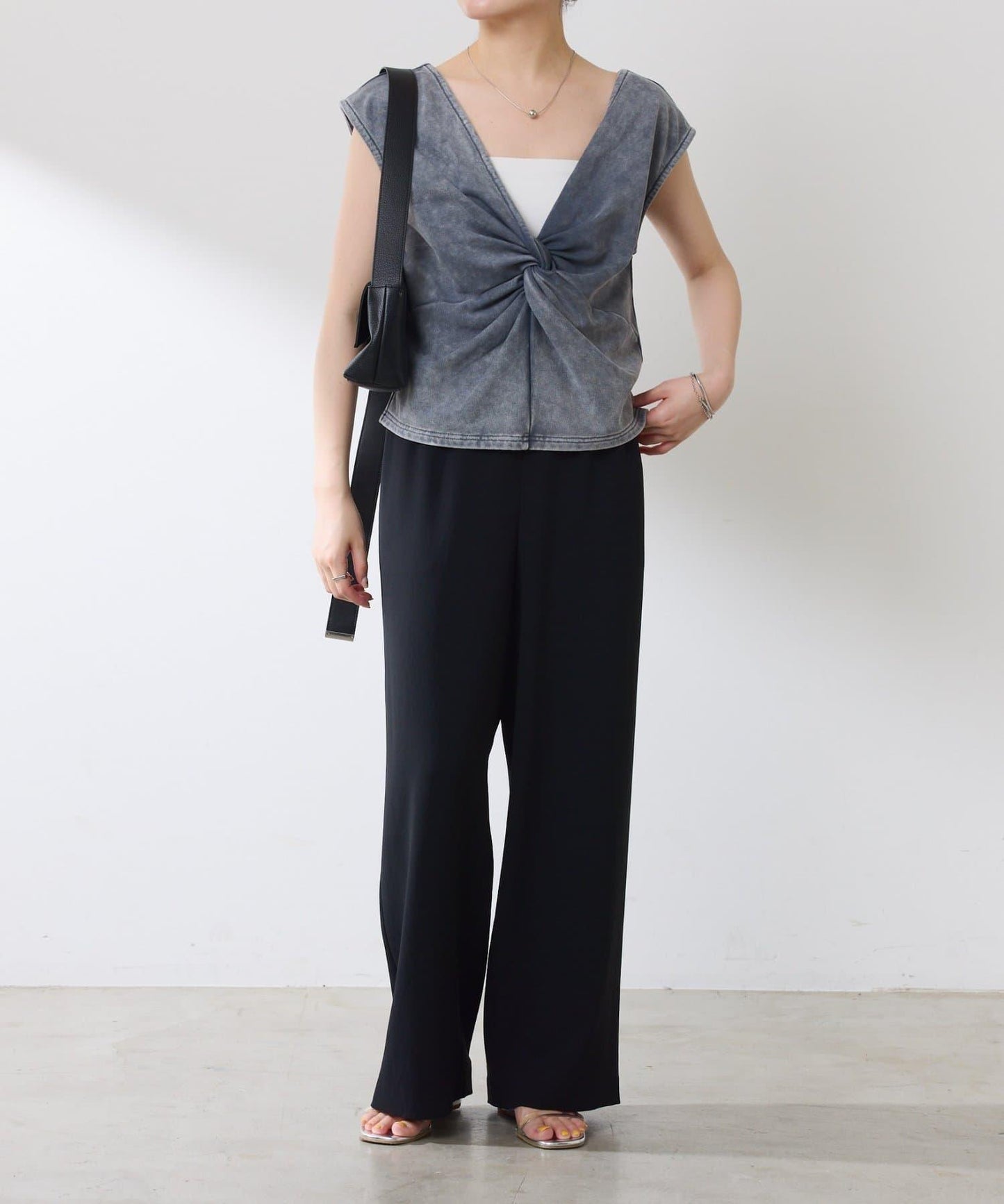 【前後兩種穿法】Q.anos 扭結款背心